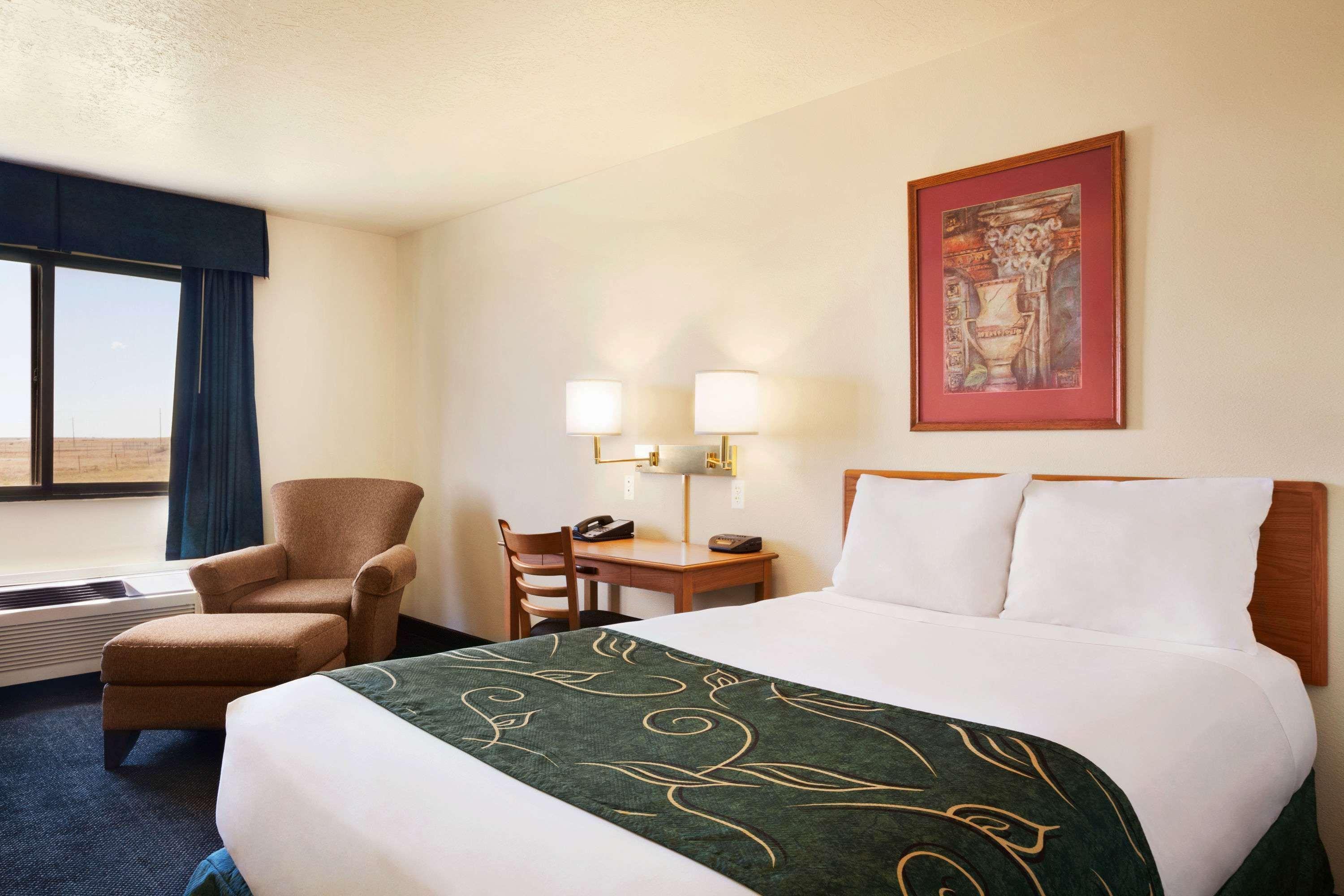 Travelodge By Wyndham Vaughn Esterno foto