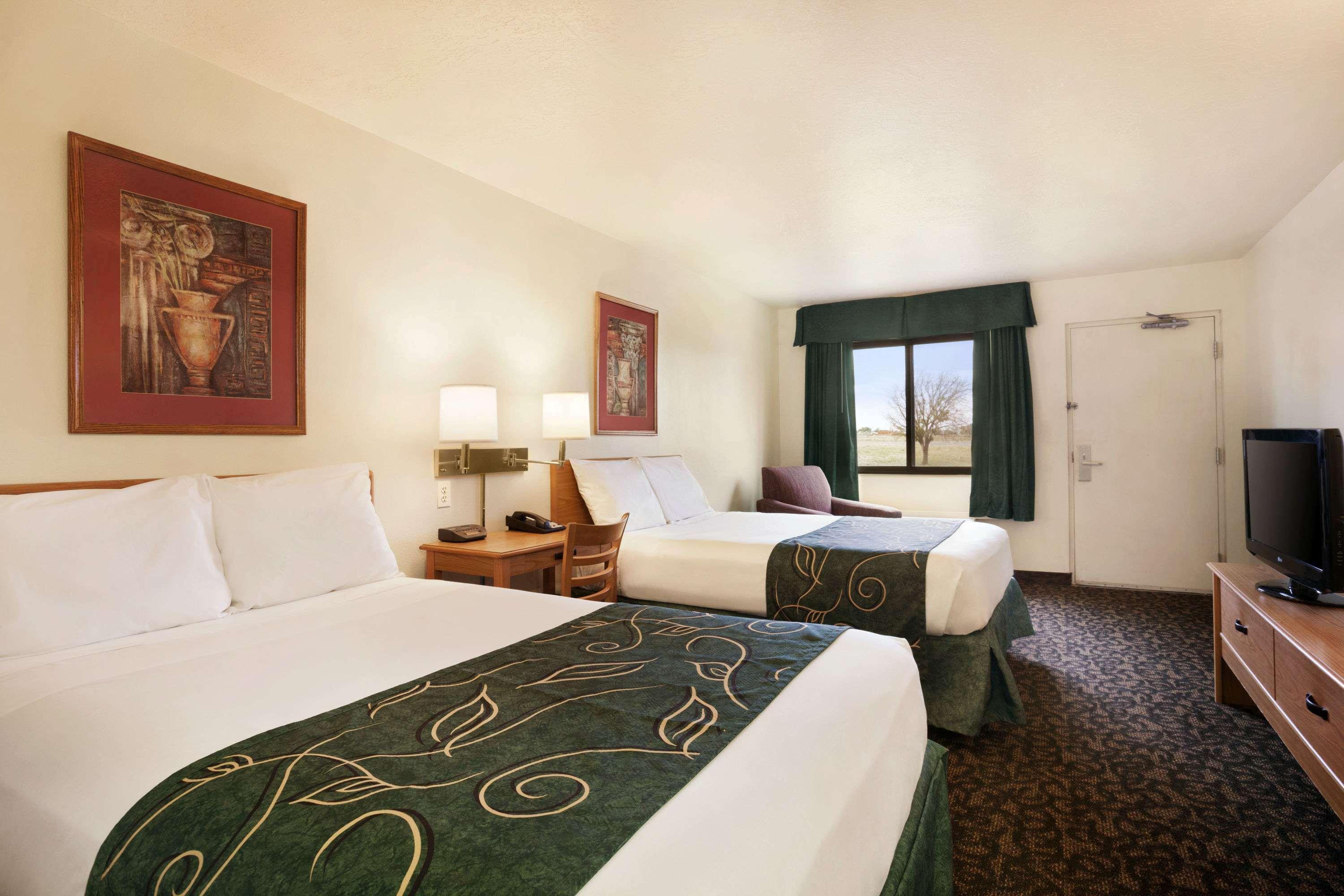 Travelodge By Wyndham Vaughn Esterno foto