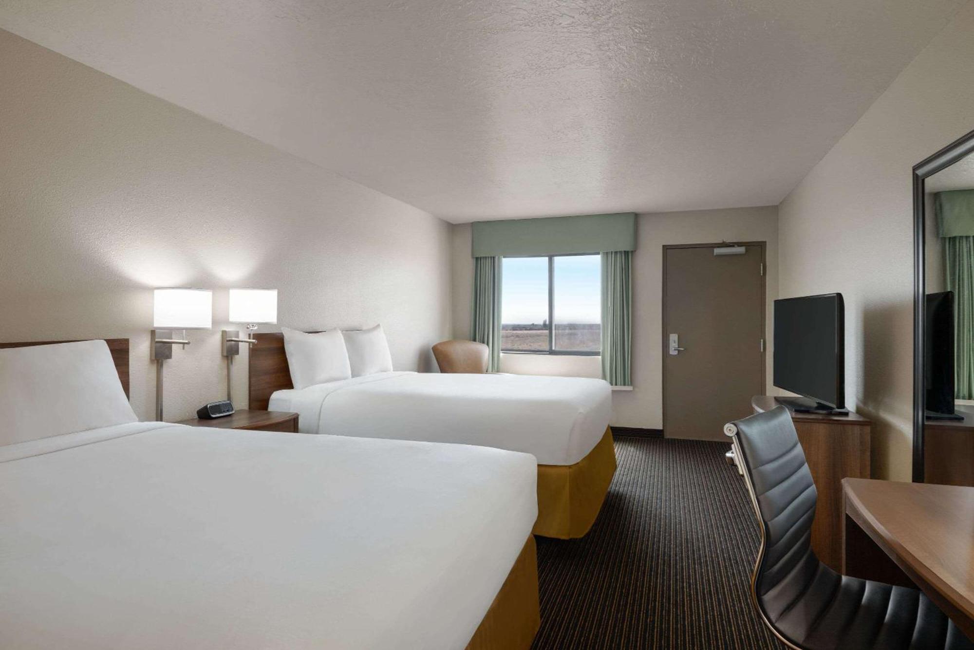 Travelodge By Wyndham Vaughn Esterno foto