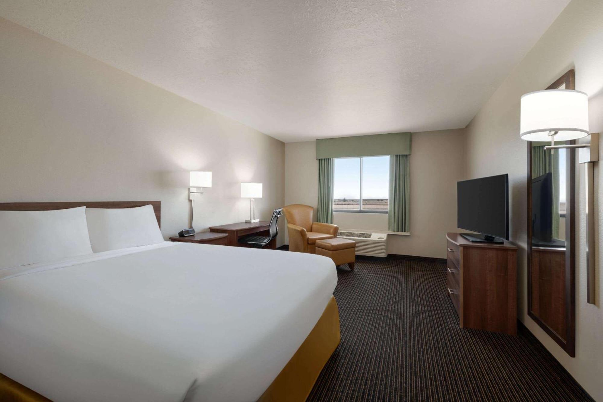 Travelodge By Wyndham Vaughn Esterno foto