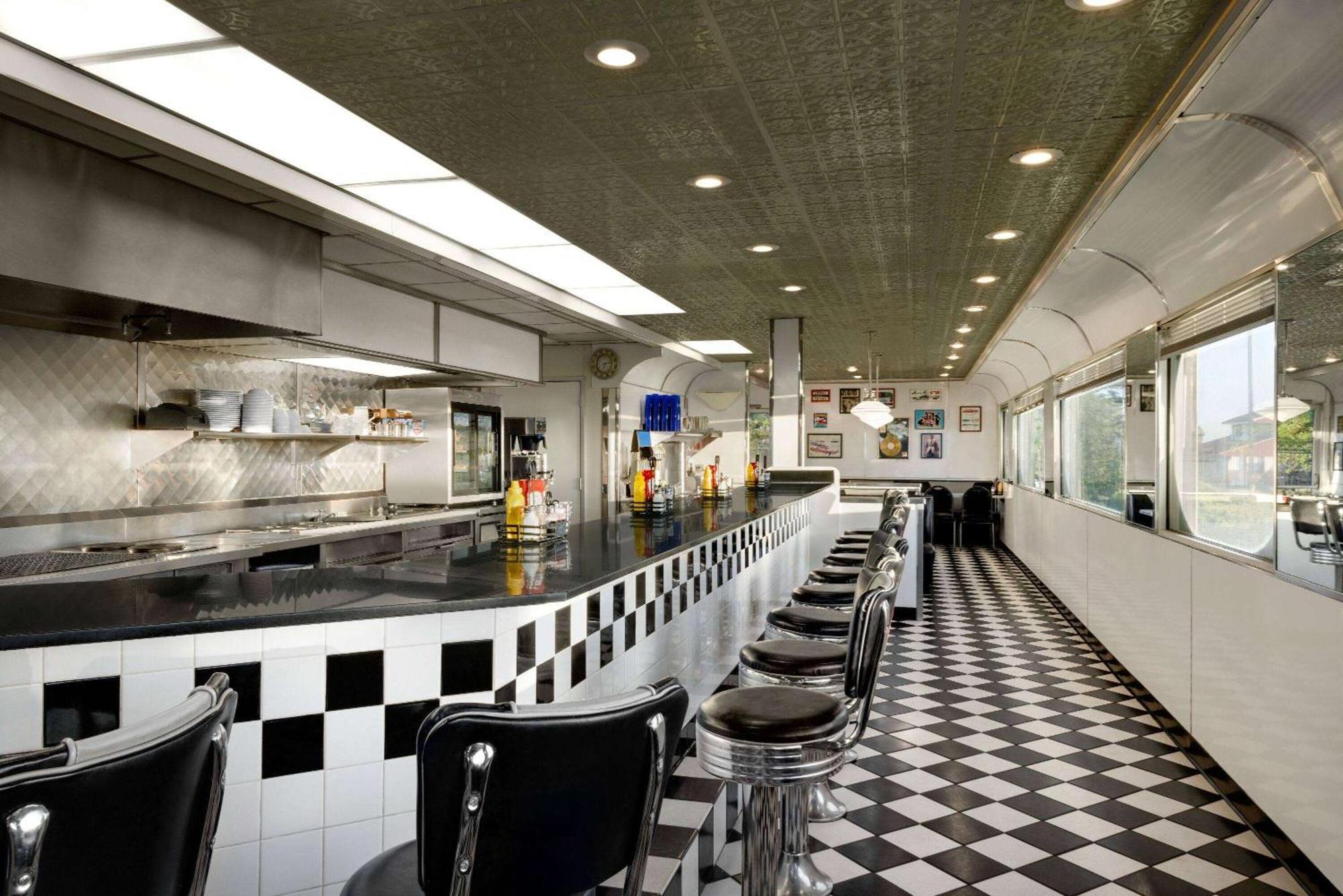 Travelodge By Wyndham Vaughn Esterno foto