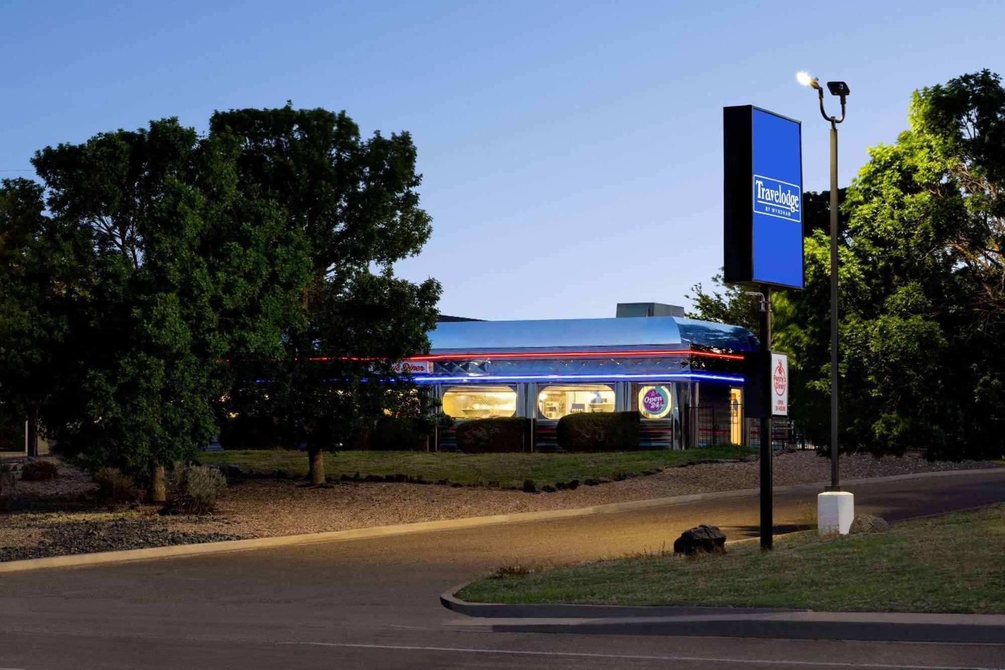 Travelodge By Wyndham Vaughn Esterno foto